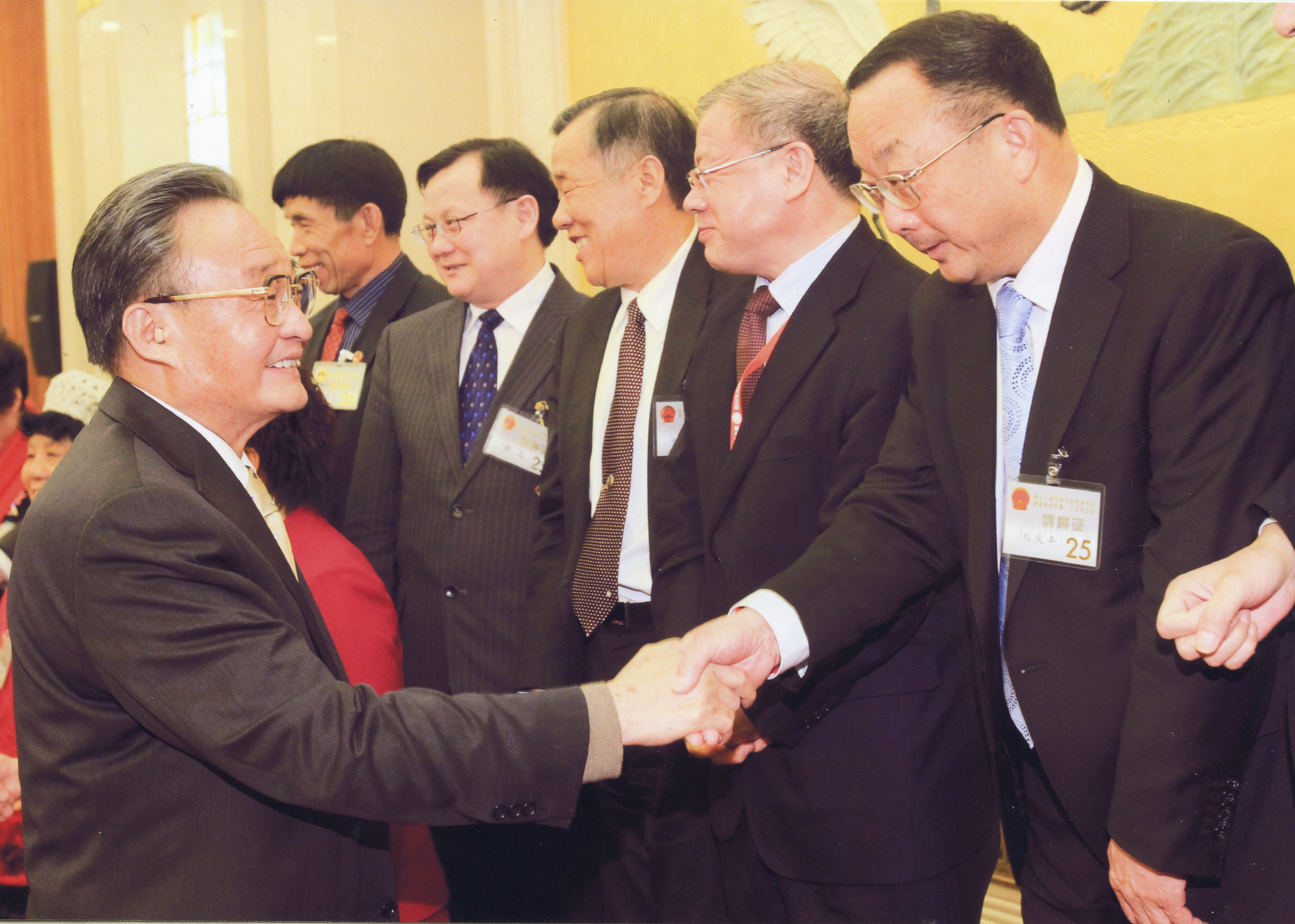 在十一屆全國人大常委會25次會議上，時任吳邦國委員長親切接見集團創始人劉慶年